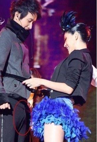 男明星激凸照片,镜头下的肌肉魅力与瞬间风情